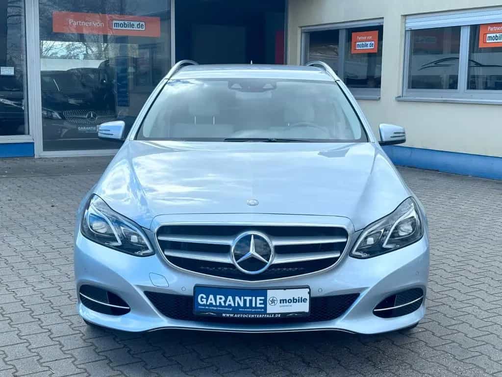Mercedes-Benz E-Class 250 T-Modell AVANTGARDE*AUTO*LEDER*NAVI*LED* 06/2013-photo-1