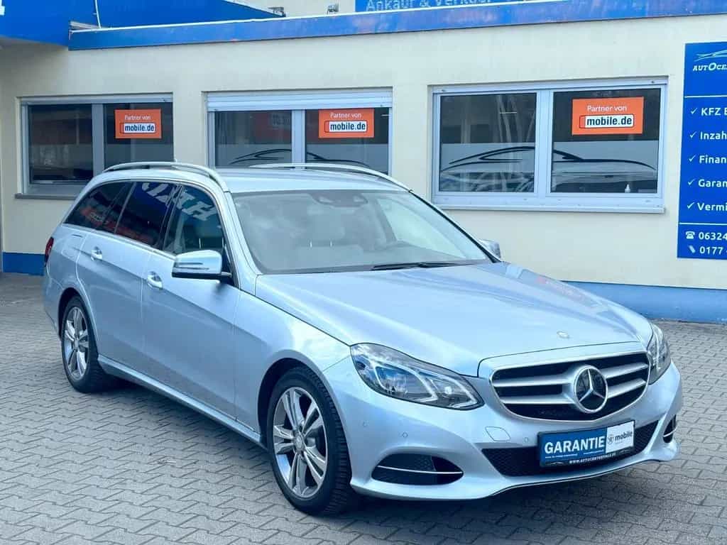 Mercedes-Benz E-Class 250 T-Modell AVANTGARDE*AUTO*LEDER*NAVI*LED* 06/2013-photo-2