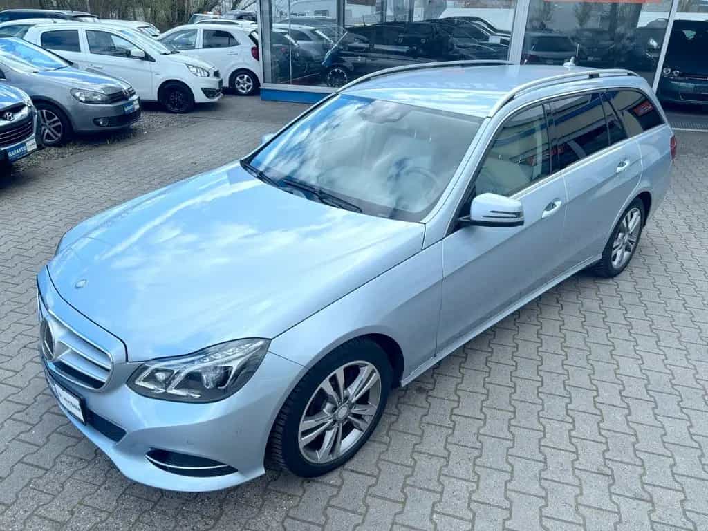 Mercedes-Benz E-Class 250 T-Modell AVANTGARDE*AUTO*LEDER*NAVI*LED* 06/2013-photo-4