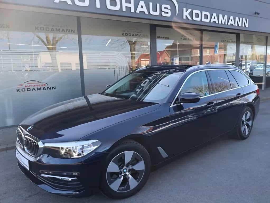 BMW 5 Series 520 Panoramadach*Kamera*LED*NAVI*Leder* 12/2019-photo-1