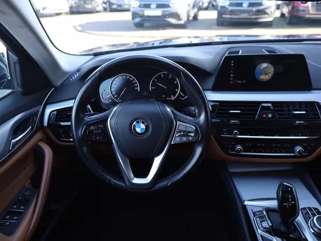BMW 5 Series 520 Panoramadach*Kamera*LED*NAVI*Leder* 12/2019-photo-16