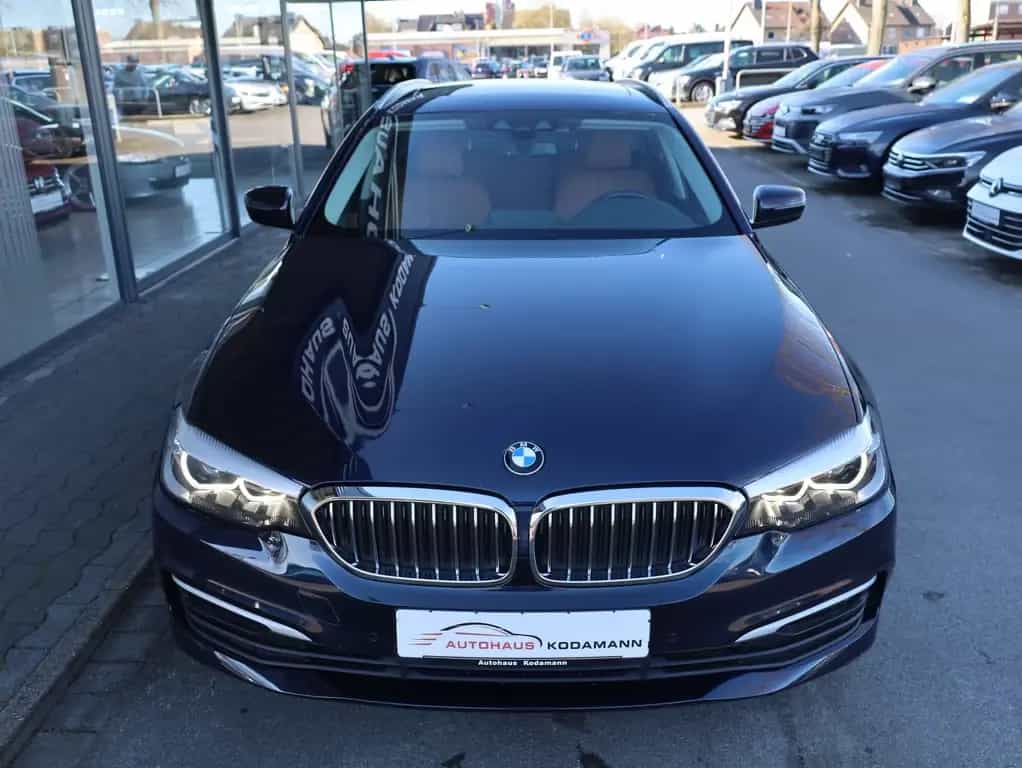 BMW 5 Series 520 Panoramadach*Kamera*LED*NAVI*Leder* 12/2019-photo-2