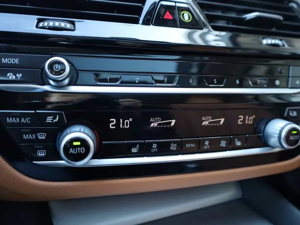 BMW 5 Series 520 Panoramadach*Kamera*LED*NAVI*Leder* 12/2019-photo-21