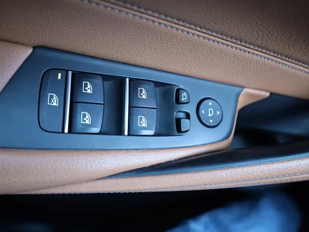 BMW 5 Series 520 Panoramadach*Kamera*LED*NAVI*Leder* 12/2019-photo-28