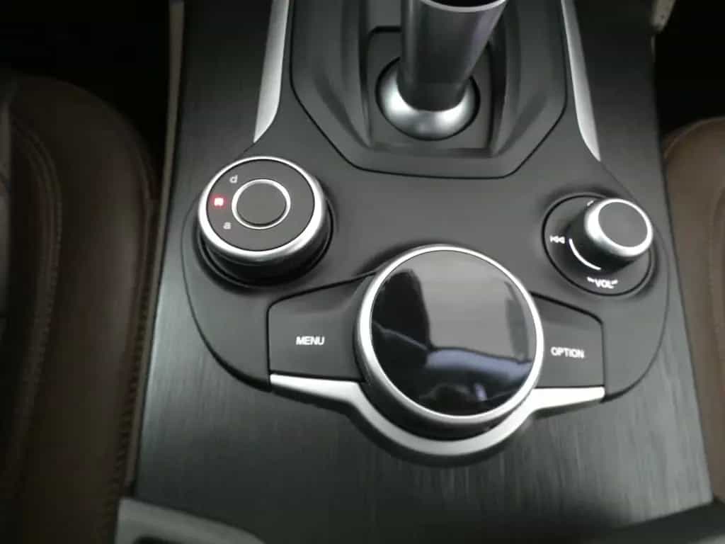 Alfa Romeo Stelvio Super Q4*ACC*LEDER*PANO*NAVI*BI-XENON* 10/2019-photo-14
