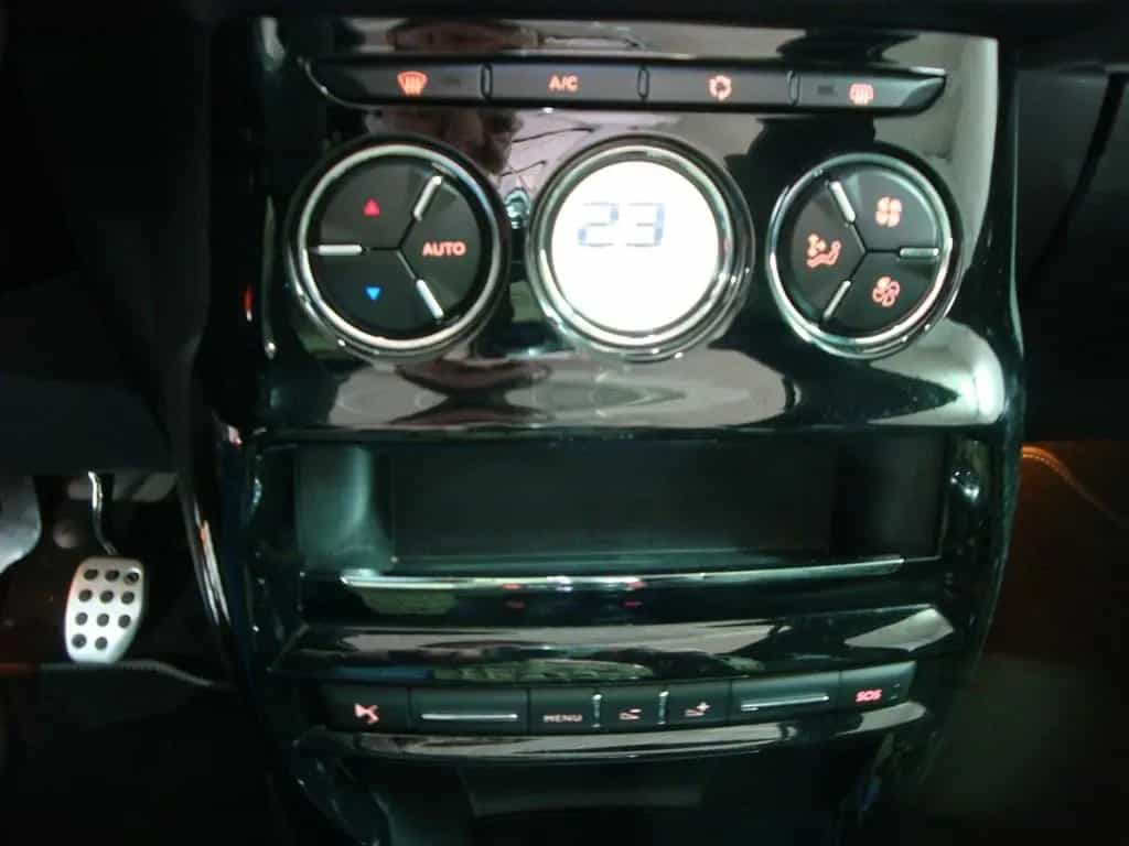 DS Automobiles DS3 Sport Chic Cabrio NAVI SHZ PDC 04/2016-photo-13