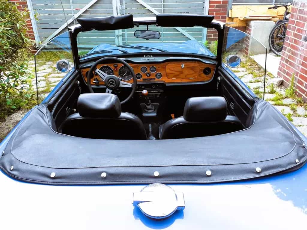 Triumph TR6 in seltener Original-TR6-Farbe french blue 07/1975-photo-9