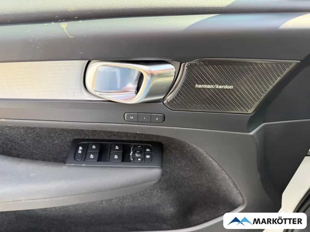 Volvo XC40 Plus Dark SHZ/LHZ/CAM/H&K/DAB/PDC/LED 04/2023-photo-11