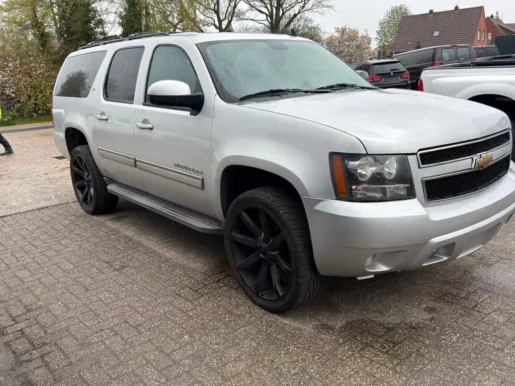 Chevrolet Suburban V8 4x4 Euro 4 AHK 3500Kg Tüv Neu 06/2011-photo-1