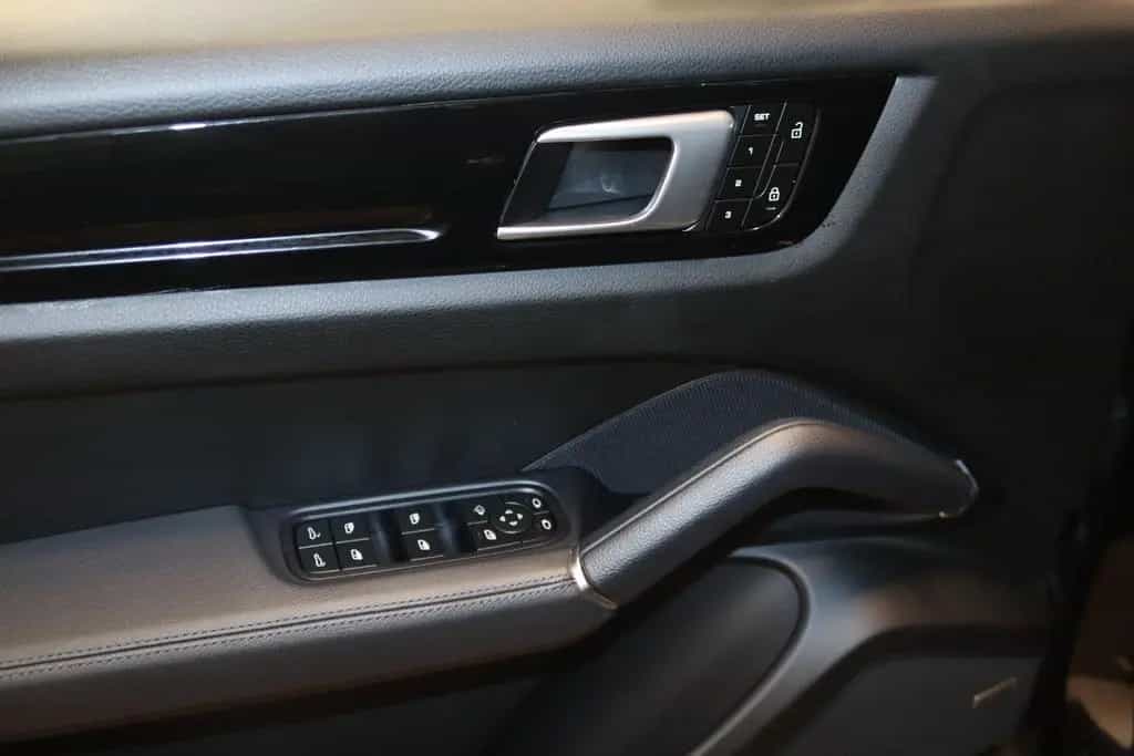 Porsche Cayenne Coupe Platinum Ed.-PANO-SOFT-LUFT-AHK- 03/2023-photo-14