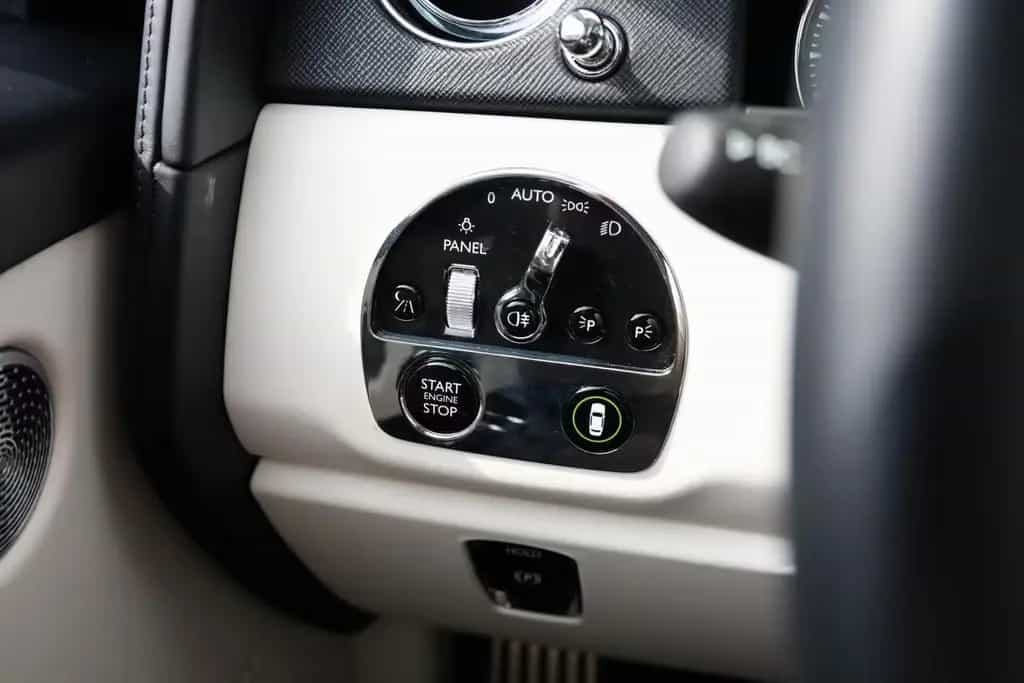 Rolls-Royce Cullinan 6.75 V12|Two-Tone|Massage|Pano|Bespoke| 01/2023-photo-17