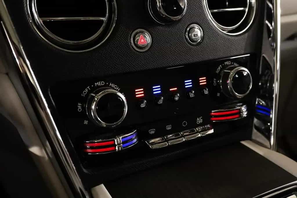 Rolls-Royce Cullinan 6.75 V12|Two-Tone|Massage|Pano|Bespoke| 01/2023-photo-21