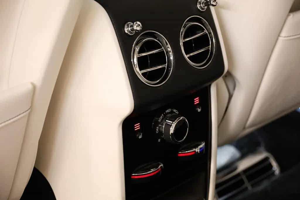 Rolls-Royce Cullinan 6.75 V12|Two-Tone|Massage|Pano|Bespoke| 01/2023-photo-32