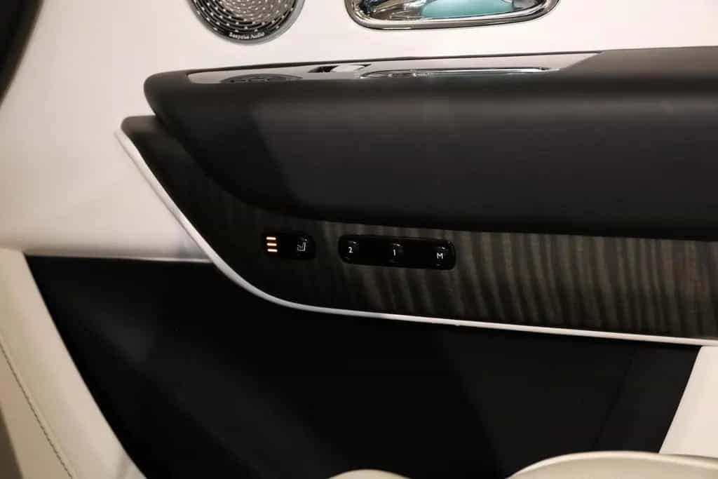 Rolls-Royce Cullinan 6.75 V12|Two-Tone|Massage|Pano|Bespoke| 01/2023-photo-41