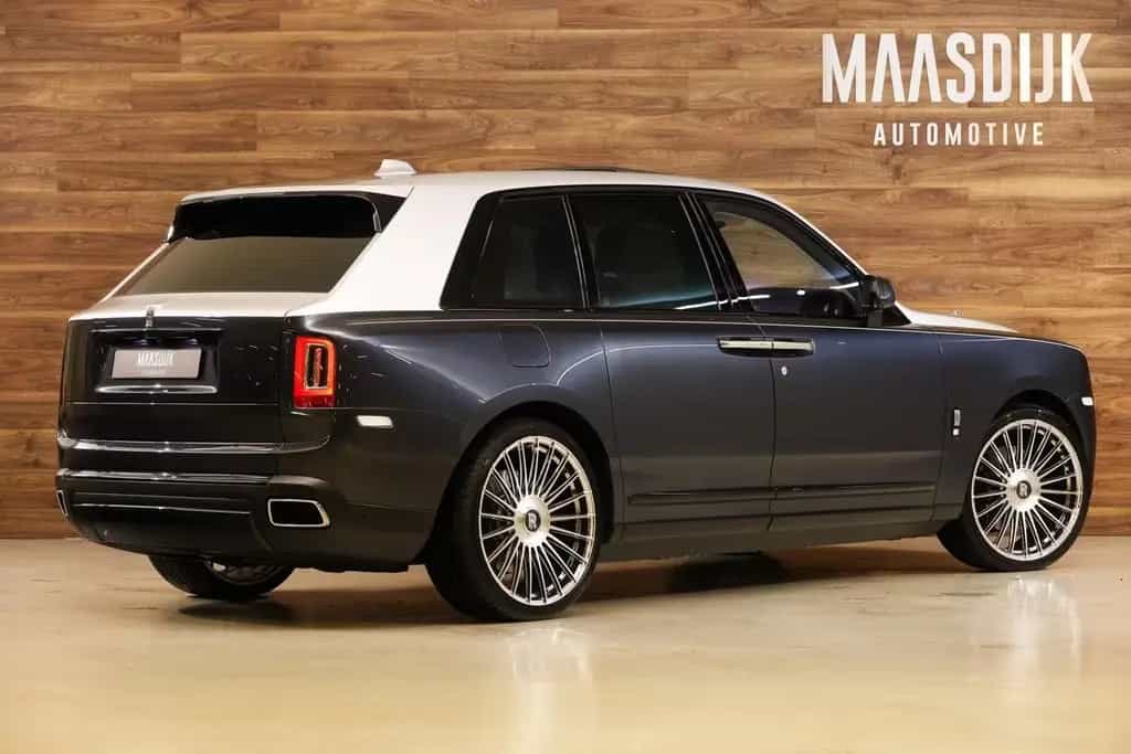 Rolls-Royce Cullinan 6.75 V12|Two-Tone|Massage|Pano|Bespoke| 01/2023-photo-8
