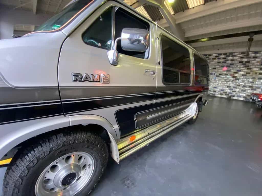 Dodge RAM VAN B250 *V8*Oldtimer*H-Kennz*TÜV* 07/1987-photo-7