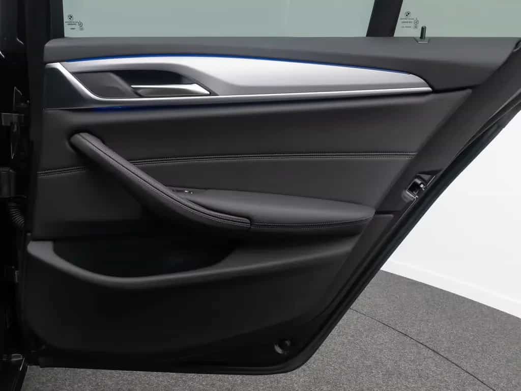 BMW 5 Series 530d xD 360°Glasdach Laser HUD DAB HiFi SoftCl 04/2021-photo-31