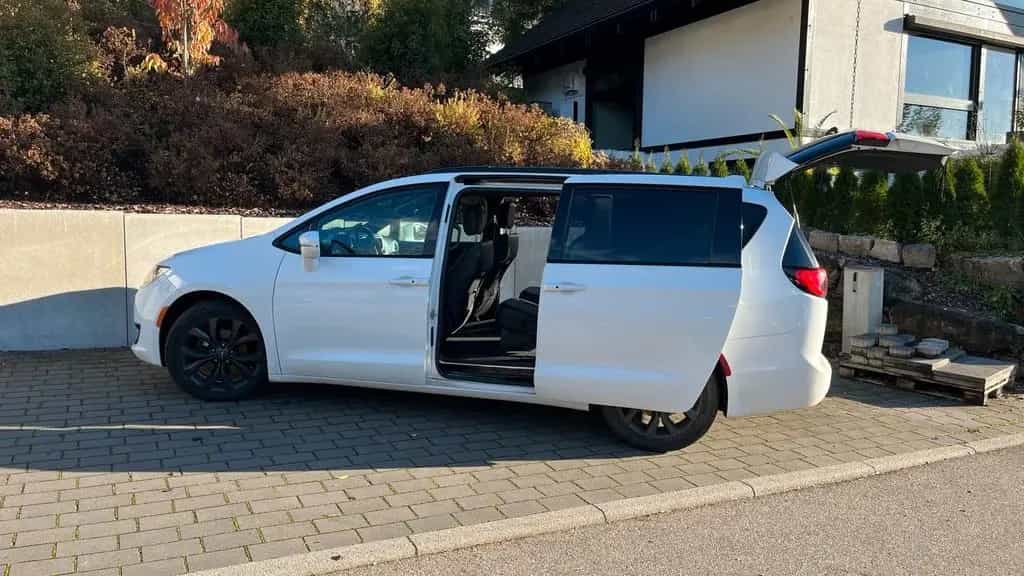 Chrysler Pacifica Van 7 Sitzer Familienauto 07/2018-photo-2