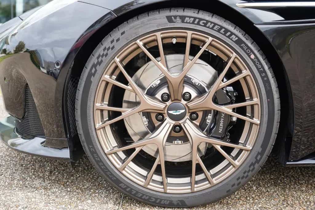 Aston Martin DB12 4.0 V8 Volante 03/2026-photo-10