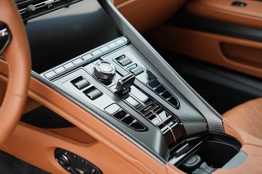 Aston Martin DB12 4.0 V8 Volante 03/2026-photo-16