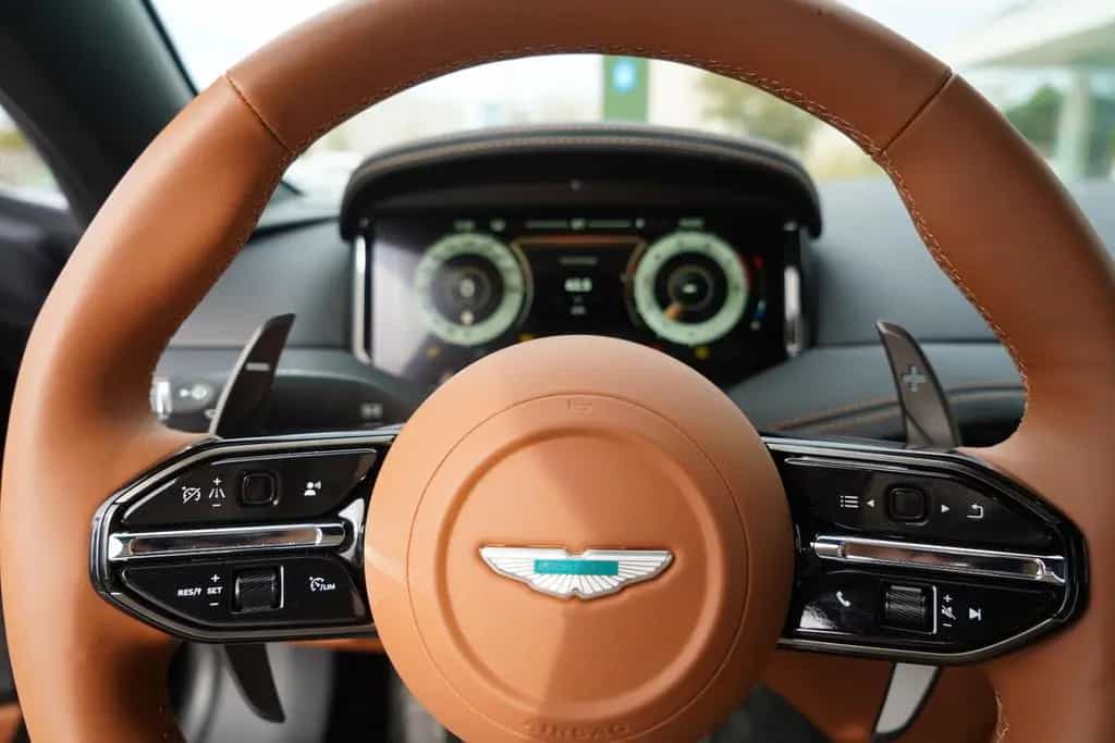 Aston Martin DB12 4.0 V8 Volante 03/2026-photo-18