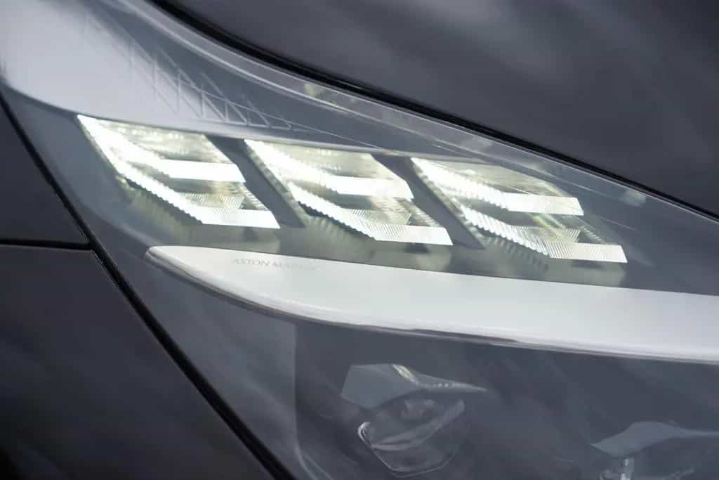 Aston Martin DB12 4.0 V8 Volante 03/2026-photo-20