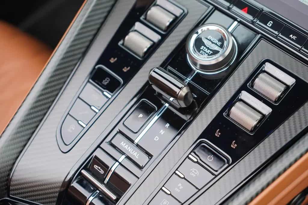 Aston Martin DB12 4.0 V8 Volante 03/2026-photo-26
