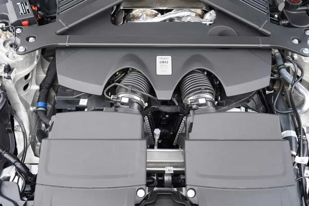 Aston Martin DB12 4.0 V8 Volante 03/2026-photo-27