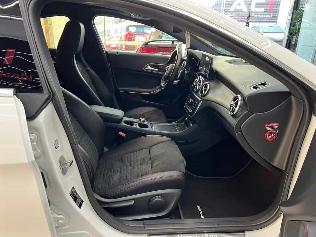 Mercedes-Benz CLA-Class 250 CGI 4Matic, AMG, Kamera,LED,StandH.,Pano 01/2019-photo-28