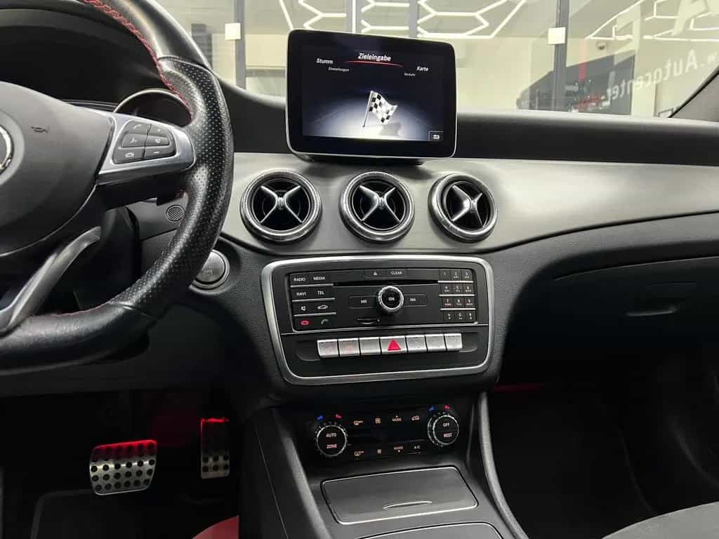 Mercedes-Benz CLA-Class 250 CGI 4Matic, AMG, Kamera,LED,StandH.,Pano 01/2019-photo-38
