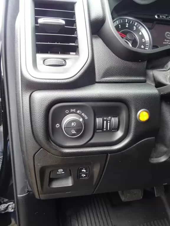 Dodge RAM 5.7 1500 HEMI 4X4 BIG HORN CREW CAB 04/2019-photo-7