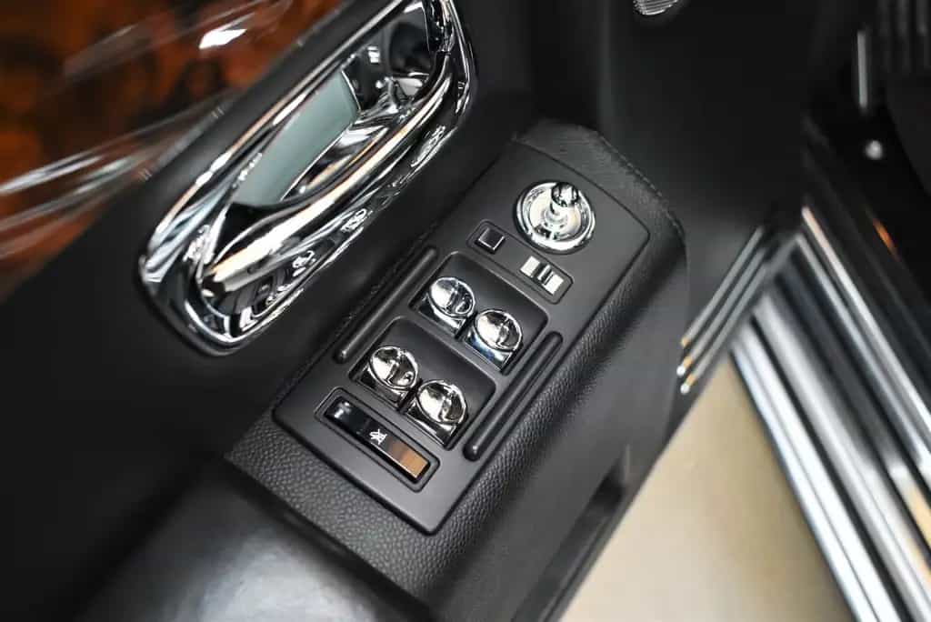 Rolls-Royce Phantom 6.7 V12+Bi-Xenon+Schiebedach+Lexicon 01/2006-photo-33