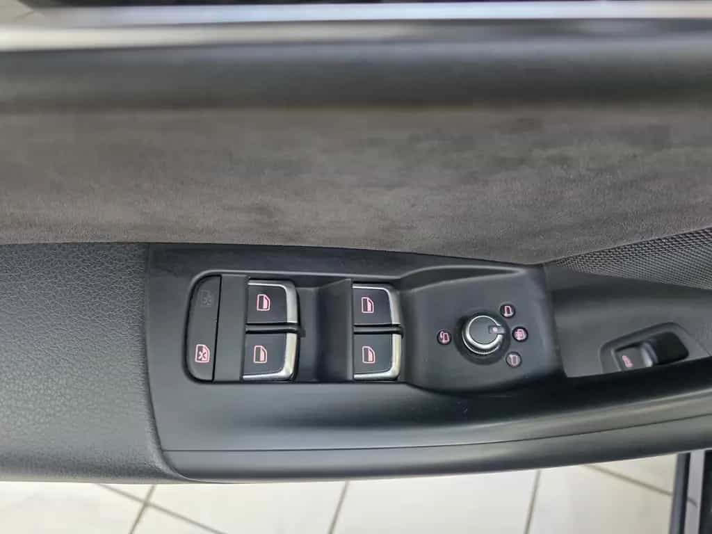 Audi RSQ3 RS Q3 2.5 TFSI quattro performance 06/2016-photo-12