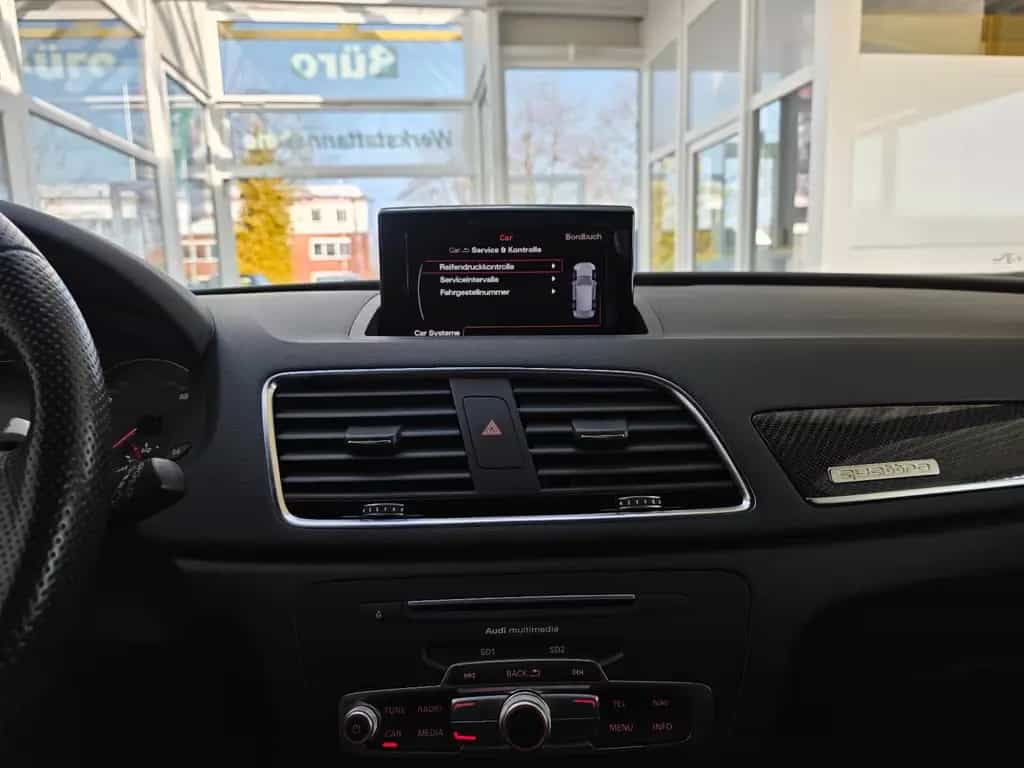 Audi RSQ3 RS Q3 2.5 TFSI quattro performance 06/2016-photo-37