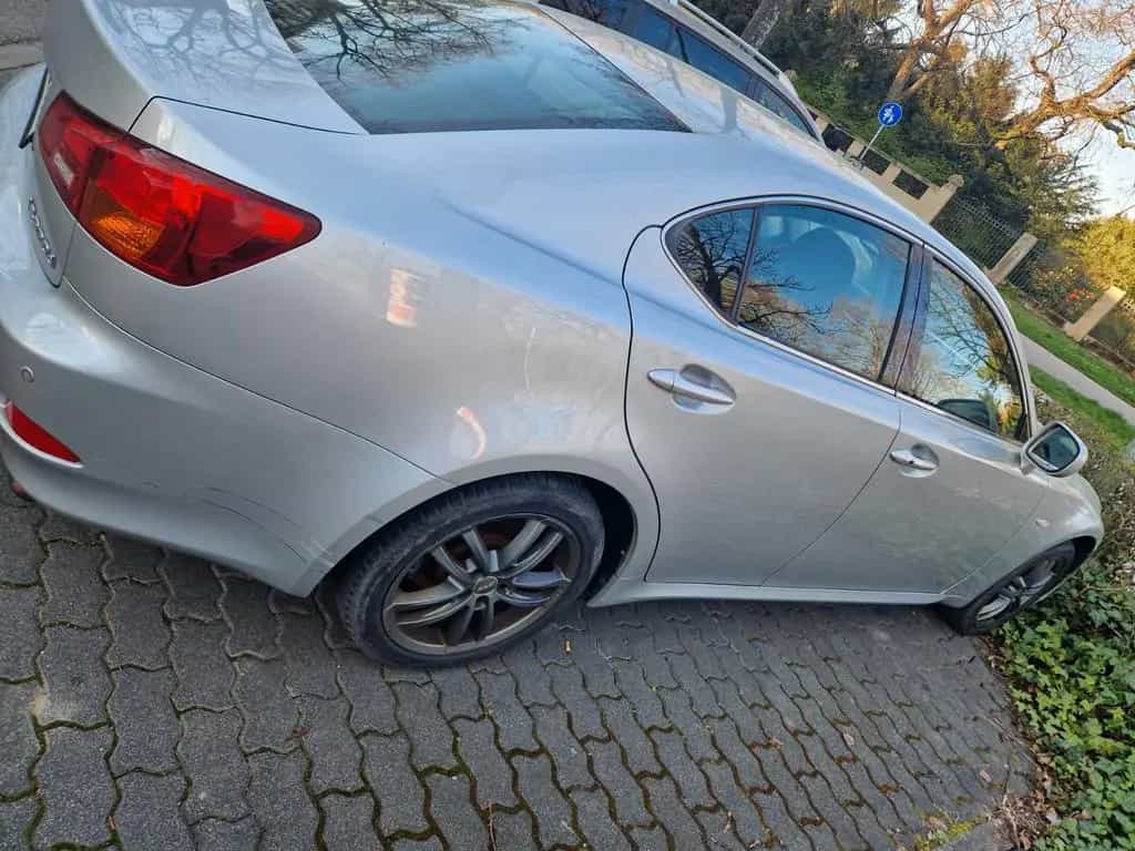 Lexus IS 220 d - fahrtüchtig und gepflegt 05/2009-photo-2