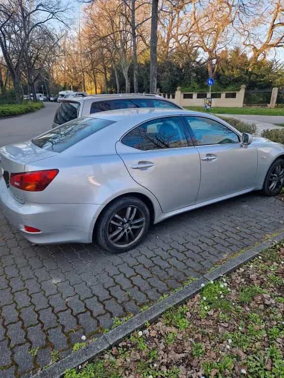 Lexus IS 220 d - fahrtüchtig und gepflegt 05/2009-photo-3