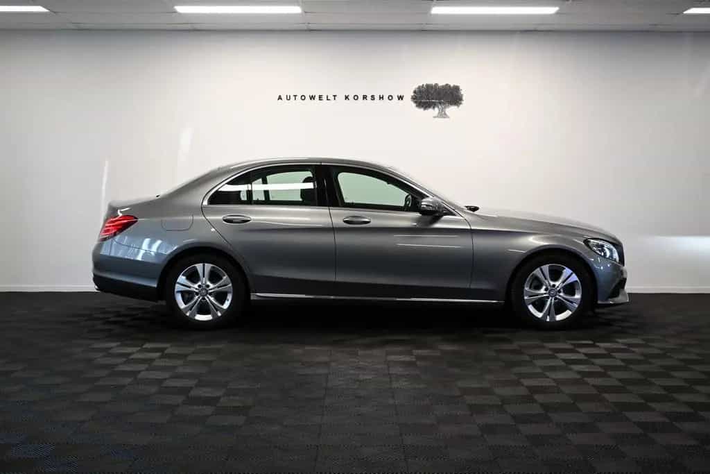 Mercedes-Benz C-Class 180 *LED *AHK *2-ZONEN *SHZ *KAMERA *AMBIENTE 05/2016-photo-4