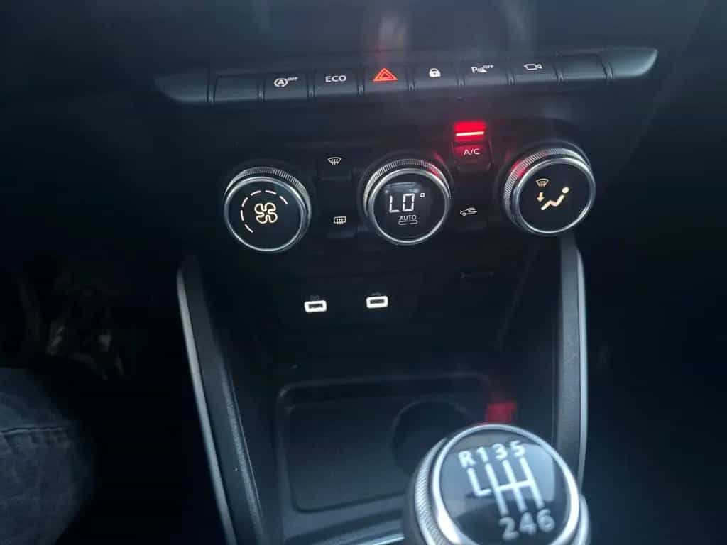 Dacia Duster II Prestige 1.Hand neue TÜV 08/2021-photo-15