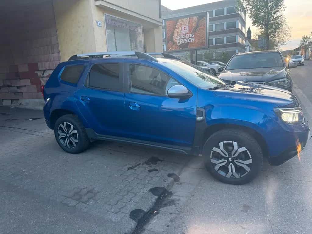 Dacia Duster II Prestige 1.Hand neue TÜV 08/2021-photo-2