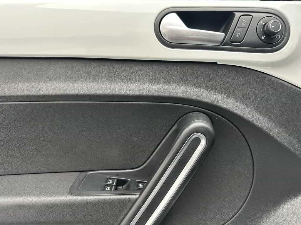 Volkswagen Beetle Karmann BMT "NAVI-MULTI-LEDER-SITZH-PDC" 02/2016-photo-24