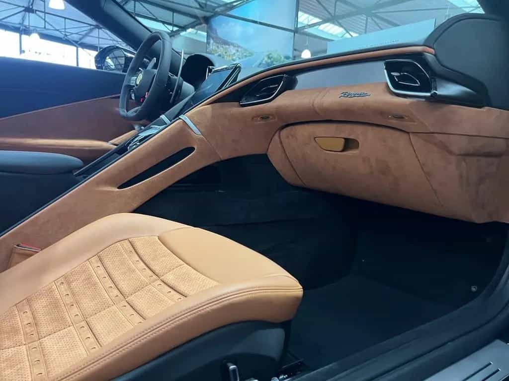 Ferrari Roma Spider / Lenkrad mit physischen Knöpfen 02/2026-photo-10