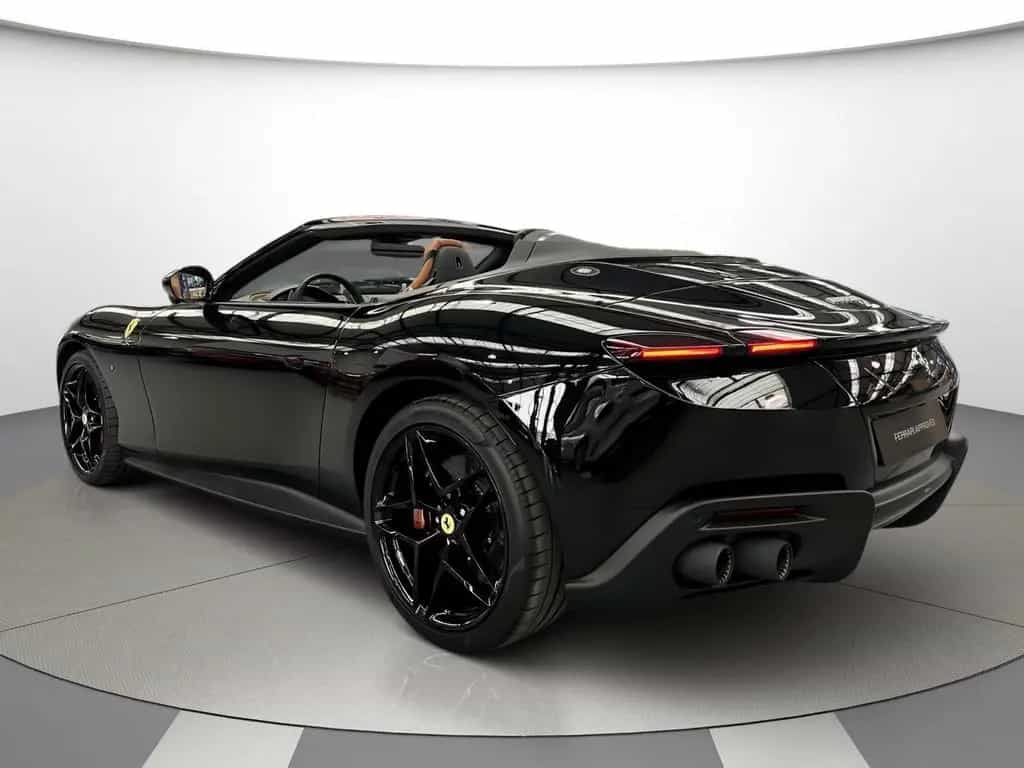 Ferrari Roma Spider / Lenkrad mit physischen Knöpfen 02/2026-photo-16