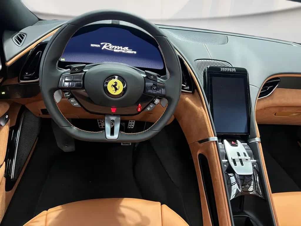 Ferrari Roma Spider / Lenkrad mit physischen Knöpfen 02/2026-photo-22