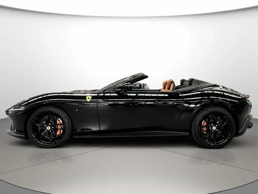 Ferrari Roma Spider / Lenkrad mit physischen Knöpfen 02/2026-photo-4