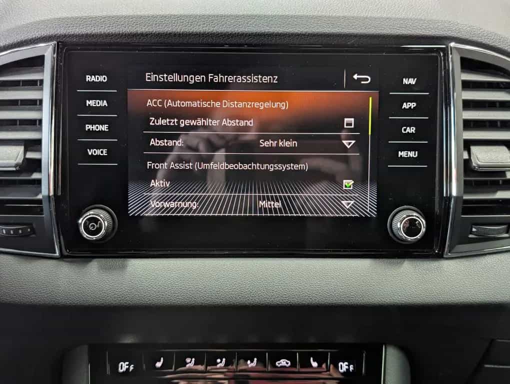 Skoda Karoq Sportline 4x4 2.0 TSI ACC APP 4xSHZ AMBI 12/2019-photo-27