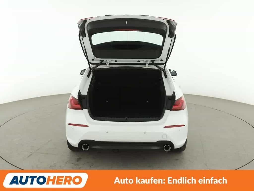 BMW 1 Series 118d Sport Line Aut.*NAVI*LED*PDC*SHZ*TEMPO* 08/2020-photo-16