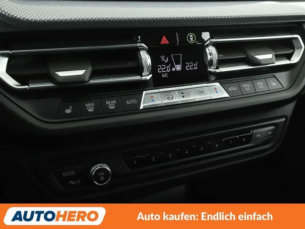 BMW 1 Series 118d Sport Line Aut.*NAVI*LED*PDC*SHZ*TEMPO* 08/2020-photo-21