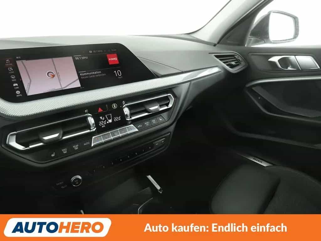 BMW 1 Series 118d Sport Line Aut.*NAVI*LED*PDC*SHZ*TEMPO* 08/2020-photo-24
