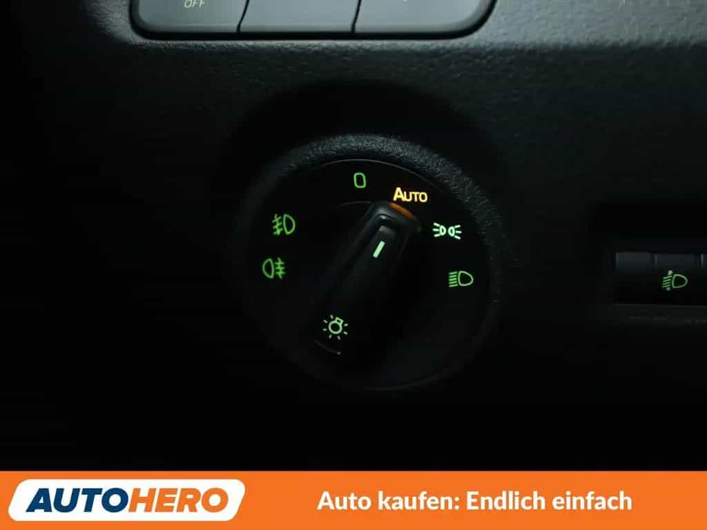 Skoda Fabia 1.2 TSI Joy*NAVI*TEMPO*PDC* 07/2016-photo-25