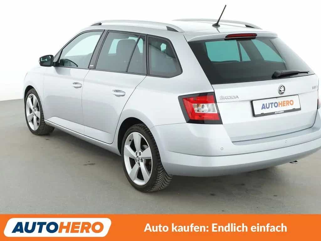 Skoda Fabia 1.2 TSI Joy*NAVI*TEMPO*PDC* 07/2016-photo-3